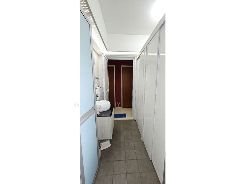 20 Teban Gardens Road, 20 Teban Gardens Road, 3 Bedrooms, 990 sqft, HDB Flat For Sale, by Willy Toh, 500114750 - Common toilet - PropertyGuru.com.sg