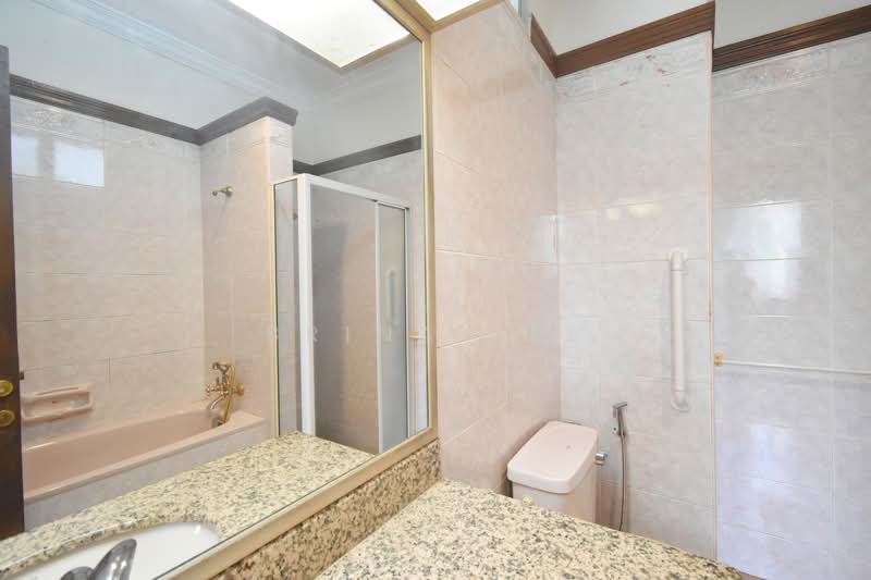 Detached at Mount Sinai Lane, , 5 Bedrooms, 7,500 sqft, Detached House For Sale, by Brina Lee, 500114752 - Bathroom - PropertyGuru.com.sg