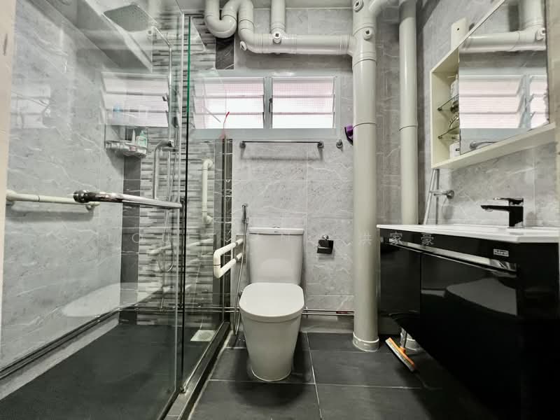 159 Jalan Teck Whye, 159 Jalan Teck Whye, 3 Bedrooms, 1,076 sqft, HDB Flat For Rent, by Louis Ang 洪家豪, 500114761 - Bathroom - PropertyGuru.com.sg