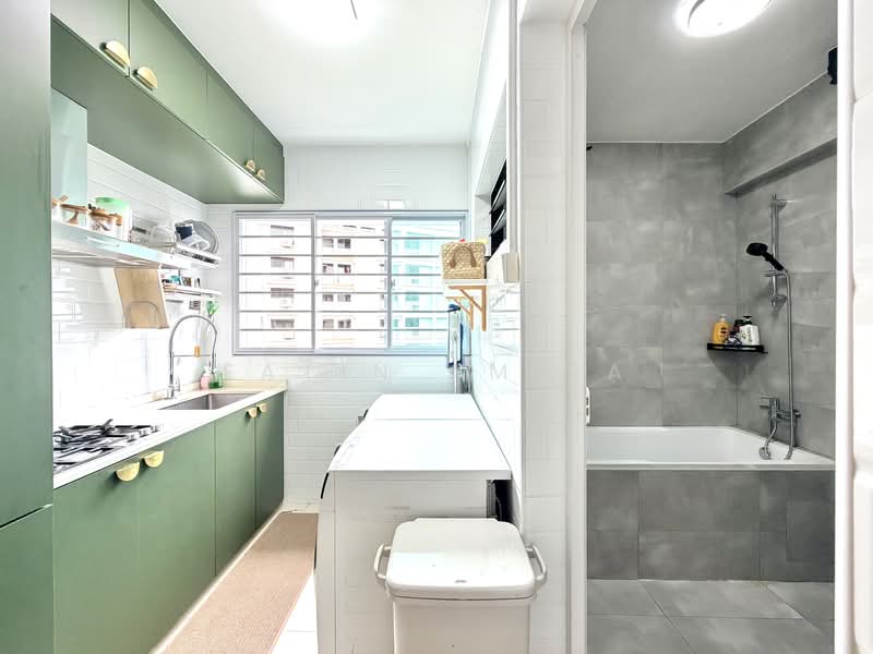 370 Tampines Street 34, 370 Tampines Street 34, 3 Bedrooms, 1,076 sqft, HDB Flat For Sale, by Fatin Amira, 500114767 - Kitchen - PropertyGuru.com.sg