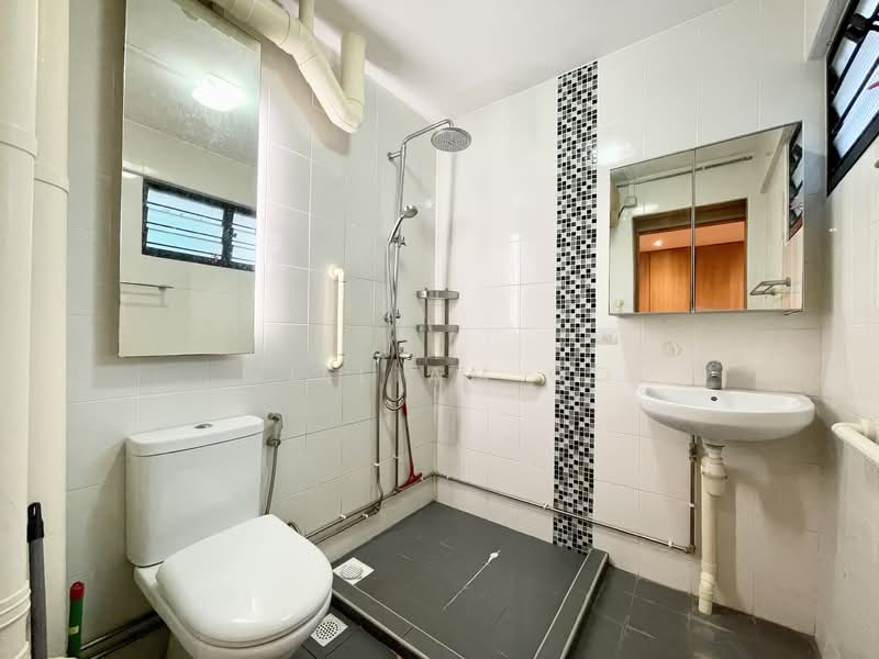 240 Yishun Ring Road, 240 Yishun Ring Road, 3 Bedrooms, 1,302 sqft, HDB Flat For Rent, by William Oo, 500114770 - Bathroom - PropertyGuru.com.sg