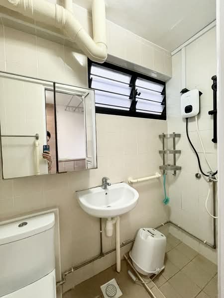 240 Yishun Ring Road, 240 Yishun Ring Road, 3 Bedrooms, 1,302 sqft, HDB Flat For Rent, by William Oo, 500114770 - Bathroom - PropertyGuru.com.sg