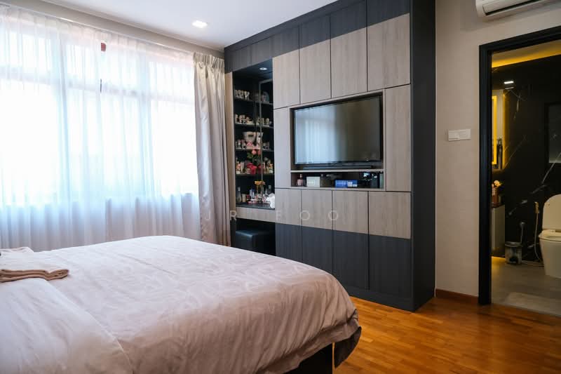 The Riverina, Riverina Crescent, 5 Bedrooms, 3,068 sqft, Terraced House For Sale, by JR Foo, 500114780 - Master Bedroom - PropertyGuru.com.sg