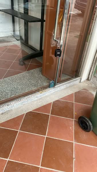 OFFICE/INTERIOR/PET SHOP/PEDICURE/SALON/YOGA, North Bridge Road, 1,400 sqft, Shop / Shophouse For Rent, by Desmiarti Desi, 500114785 - CommercialGuru.com.sg