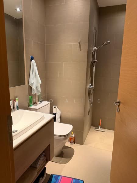 The Crest, 105 Prince Charles Crescent, 2 Bedrooms, 797 sqft, Condominium For Sale, by Teo Alice, 500114811 - Bathroom - PropertyGuru.com.sg