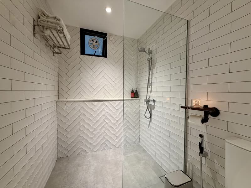 Bedok Court, 295 Bedok South Avenue 3, 3 Bedrooms, 1,829 sqft, Condominium For Sale, by Han Ling Phua, 500114814 - Bathroom - PropertyGuru.com.sg