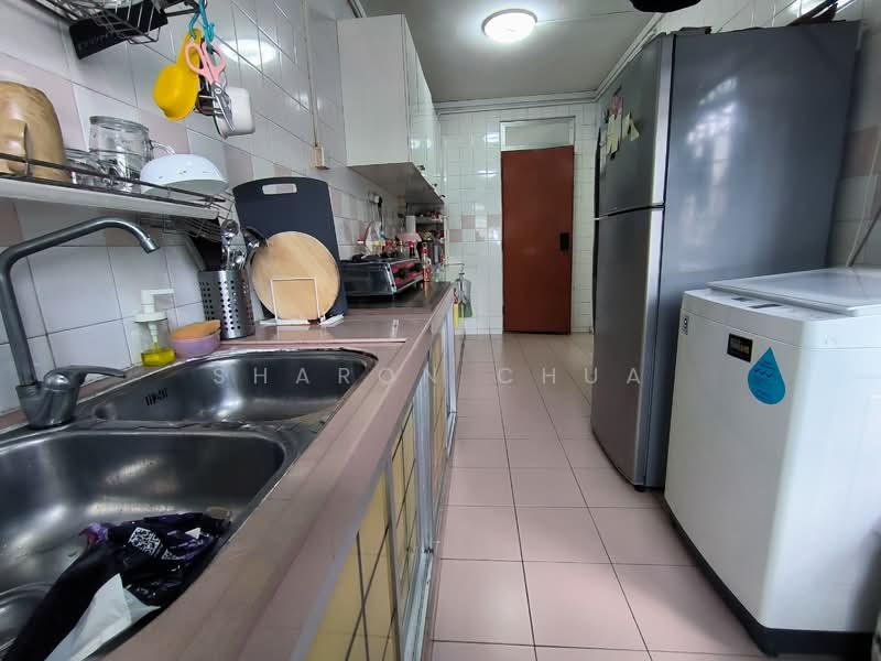 668A Jurong West Street 64, 668A Jurong West Street 64, 3 Bedrooms, 914 sqft, HDB Flat For Sale, by Sharon Chua, 500114819 - Kitchen - PropertyGuru.com.sg