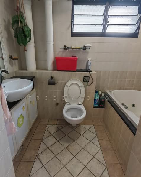891 Tampines Avenue 8, 891 Tampines Avenue 8, 3 Bedrooms, 1,087 sqft, HDB Flat For Sale, by Freddy Ong, 500114823 - Bathroom - PropertyGuru.com.sg