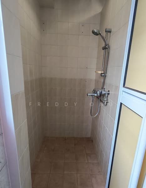 891 Tampines Avenue 8, 891 Tampines Avenue 8, 3 Bedrooms, 1,087 sqft, HDB Flat For Sale, by Freddy Ong, 500114823 - Bathroom - PropertyGuru.com.sg