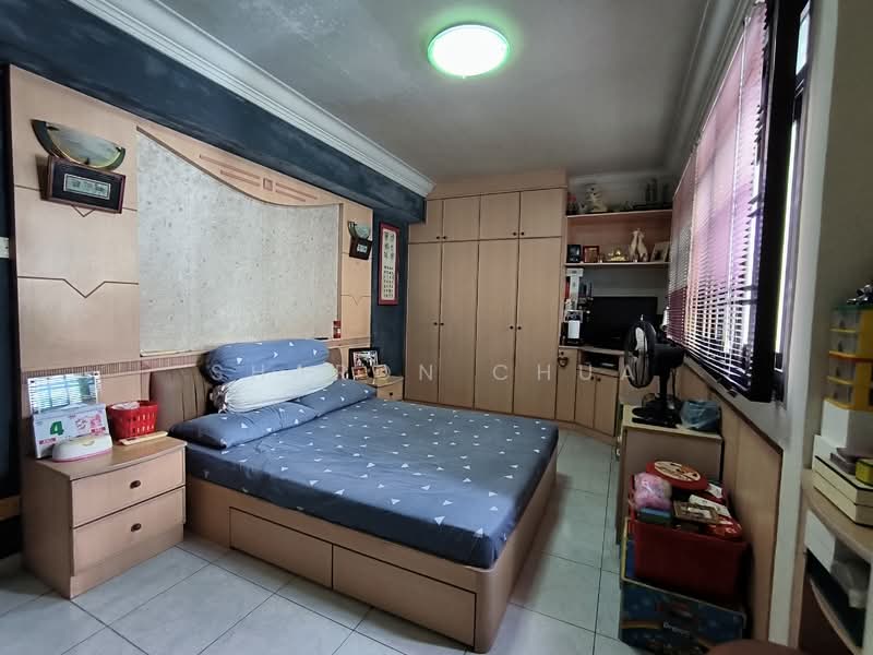 688 Jurong West Central 1, 688 Jurong West Central 1, 3 Bedrooms, 1,291 sqft, HDB Flat For Sale, by Sharon Chua, 500114841 - Master Bedroom - PropertyGuru.com.sg