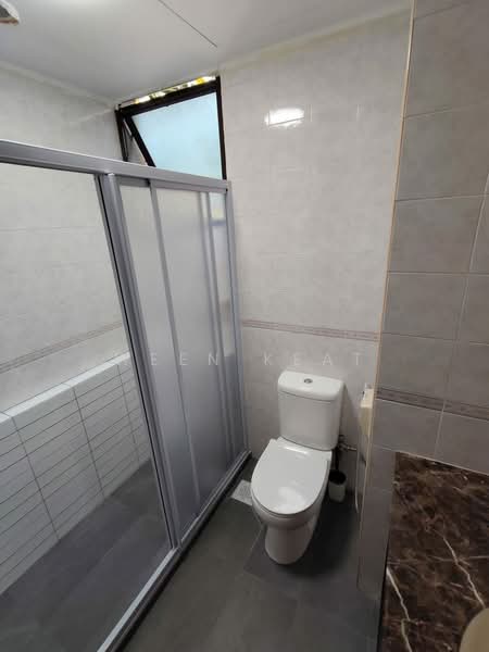 Parc Oasis, 35 Jurong East Avenue 1, Room Rental, 1,300 sqft, Condominium For Rent, by Ween Keat, 500114854 - Bathroom - PropertyGuru.com.sg