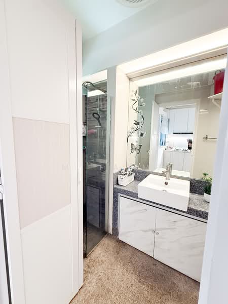 195A Punggol Road, 195A Punggol Road, 3 Bedrooms, 969 sqft, HDB Flat For Sale, by M. Fahmi, 500114861 - Bathroom - PropertyGuru.com.sg