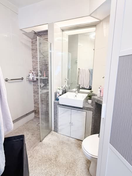 195A Punggol Road, 195A Punggol Road, 3 Bedrooms, 969 sqft, HDB Flat For Sale, by M. Fahmi, 500114861 - Bathroom - PropertyGuru.com.sg