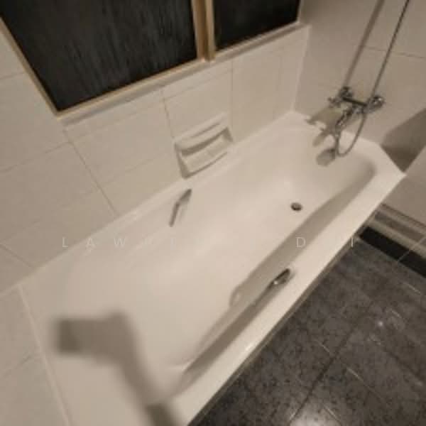 Leonie Condotel, 2 Leonie Hill Road, 4 Bedrooms, 2,722 sqft, Condominium For Rent, by Lawrence Dai, 500114862 - Bathroom - PropertyGuru.com.sg