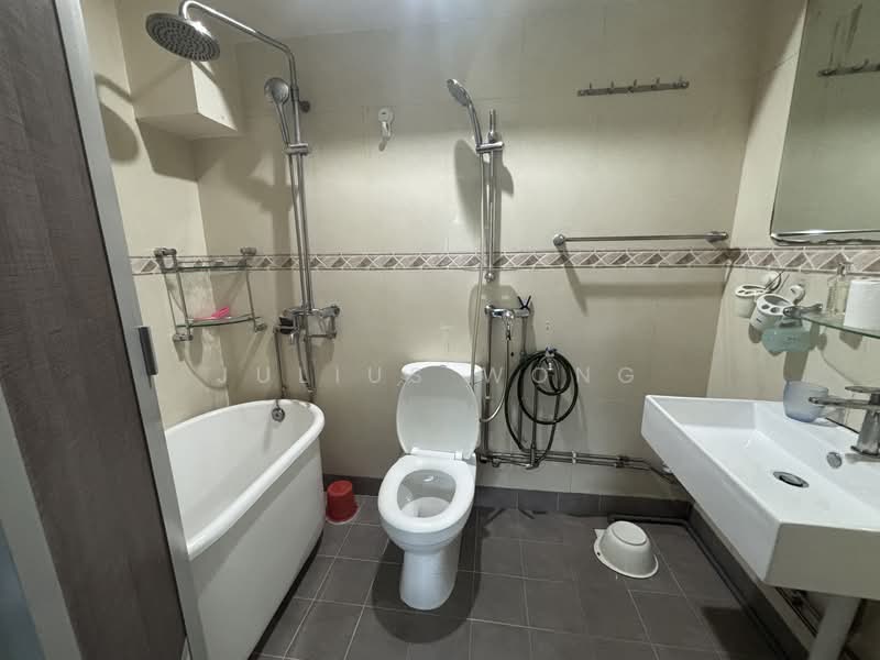660 Woodlands Ring Road, 660 Woodlands Ring Road, 3 Bedrooms, 1,302 sqft, HDB Flat For Rent, by Julius Wong, 500114867 - Bathroom - PropertyGuru.com.sg
