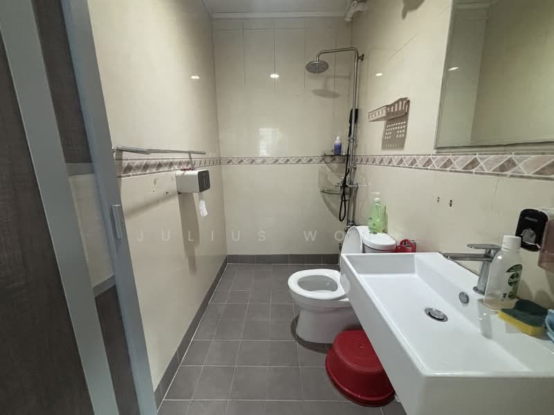 660 Woodlands Ring Road, 660 Woodlands Ring Road, 3 Bedrooms, 1,302 sqft, HDB Flat For Rent, by Julius Wong, 500114867 - Bathroom - PropertyGuru.com.sg