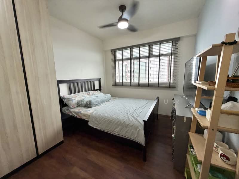 451B Bukit Batok West Avenue 6, 451B Bukit Batok West Avenue 6, 3 Bedrooms, 1,001 sqft, HDB Flat For Sale, by Liyana Manhuri, 500114881 - Master Bedroom - PropertyGuru.com.sg