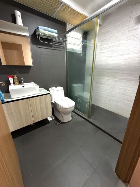 451B Bukit Batok West Avenue 6, 451B Bukit Batok West Avenue 6, 3 Bedrooms, 1,001 sqft, HDB Flat For Sale, by Liyana Manhuri, 500114881 - Bathroom - PropertyGuru.com.sg