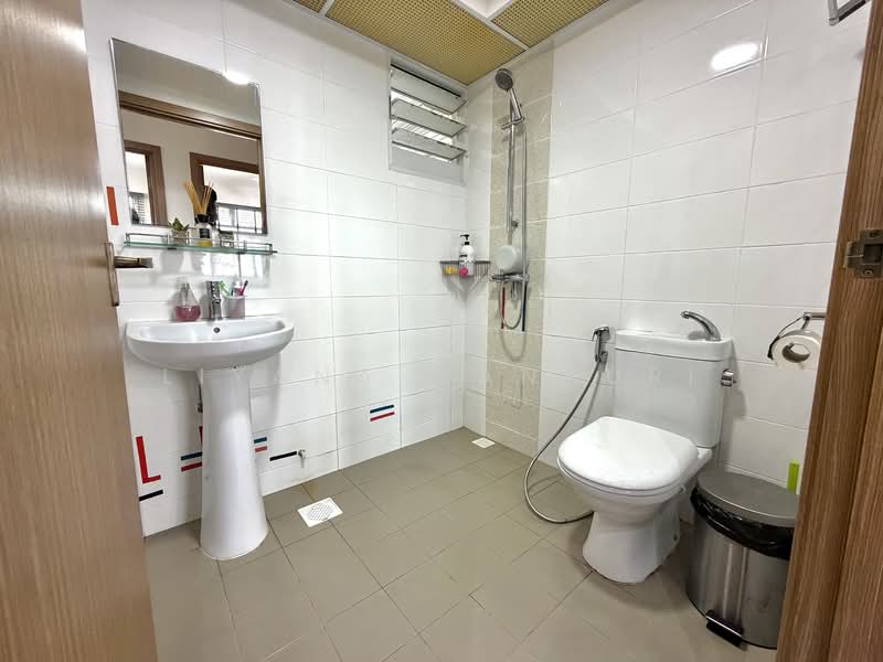 451B Bukit Batok West Avenue 6, 451B Bukit Batok West Avenue 6, 3 Bedrooms, 1,001 sqft, HDB Flat For Sale, by Liyana Manhuri, 500114881 - Bathroom - PropertyGuru.com.sg