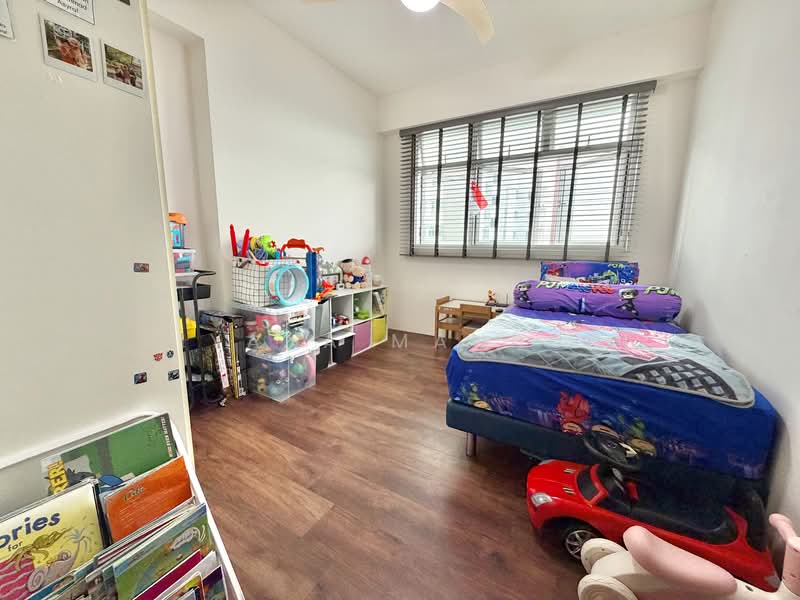 451B Bukit Batok West Avenue 6, 451B Bukit Batok West Avenue 6, 3 Bedrooms, 1,001 sqft, HDB Flat For Sale, by Liyana Manhuri, 500114881 - Common Bedroom - PropertyGuru.com.sg