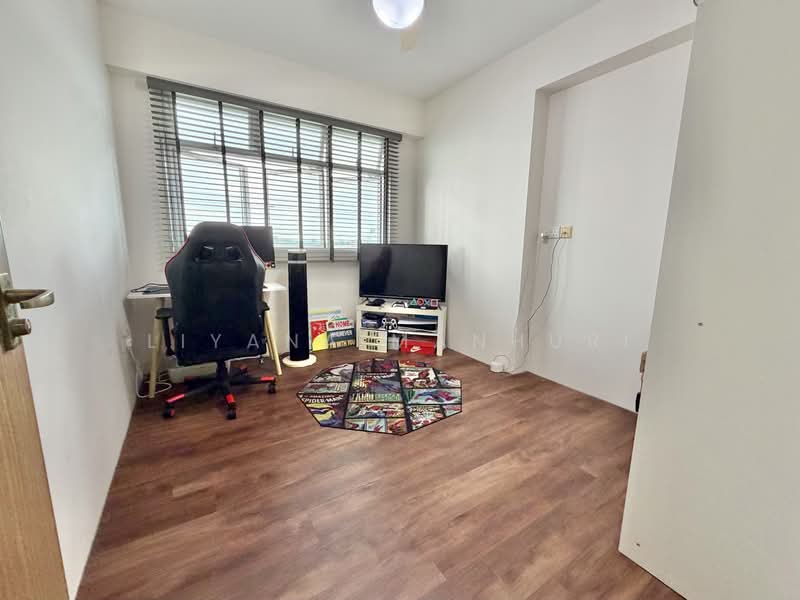 451B Bukit Batok West Avenue 6, 451B Bukit Batok West Avenue 6, 3 Bedrooms, 1,001 sqft, HDB Flat For Sale, by Liyana Manhuri, 500114881 - Common Bedroom - PropertyGuru.com.sg