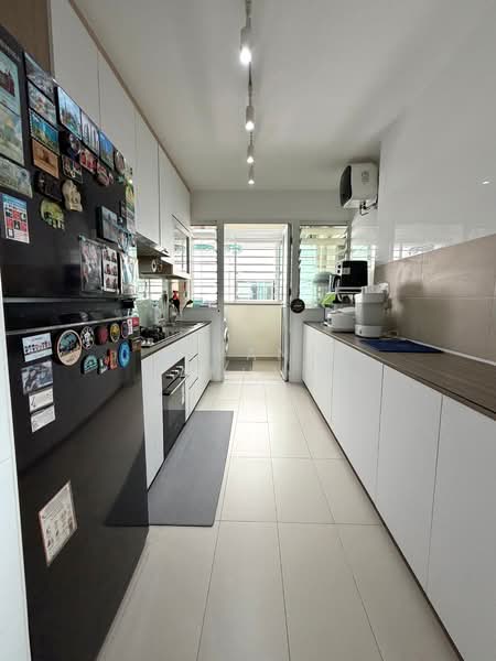 451B Bukit Batok West Avenue 6, 451B Bukit Batok West Avenue 6, 3 Bedrooms, 1,001 sqft, HDB Flat For Sale, by Liyana Manhuri, 500114881 - Kitchen - PropertyGuru.com.sg