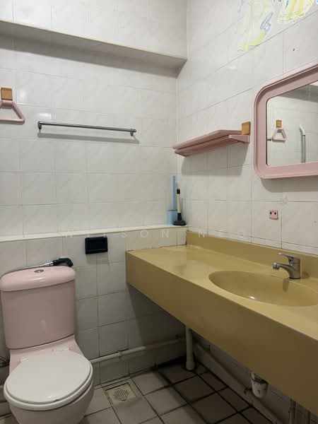 296D Choa Chu Kang Avenue 2, 296D Choa Chu Kang Avenue 2, 3 Bedrooms, 1,313 sqft, HDB Flat For Rent, by Wilson Neo, 500114903 - Attached Master Bathroom - PropertyGuru.com.sg