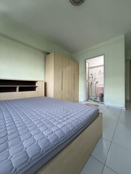296D Choa Chu Kang Avenue 2, 296D Choa Chu Kang Avenue 2, 3 Bedrooms, 1,313 sqft, HDB Flat For Rent, by Wilson Neo, 500114903 - Master Bedroom with Attached Bath - PropertyGuru.com.sg