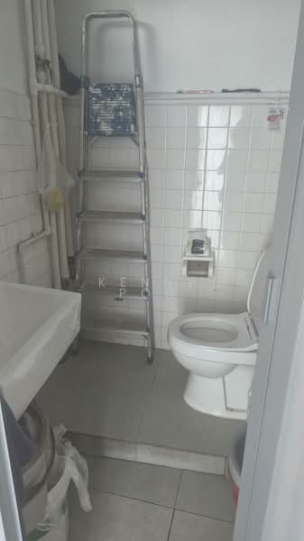828 Tampines st 81, Tampines st 81, 400 sqft, Shop / Shophouse For Rent, by Kenny Poh, 500114905 - Bathroom - CommercialGuru.com.sg