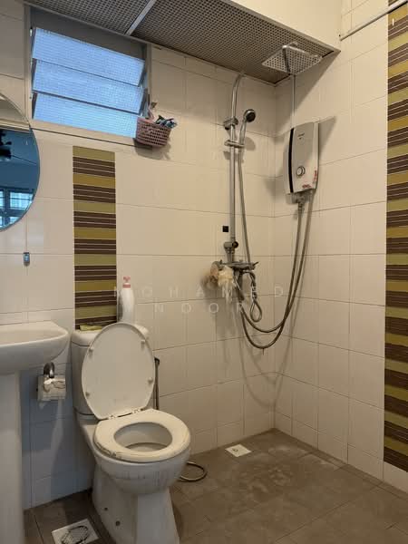 672B Edgefield Plains, 672B Edgefield Plains, 2 Bedrooms, 701 sqft, HDB Flat For Sale, by Mohamed Noor, 500114914 - Bathroom - PropertyGuru.com.sg