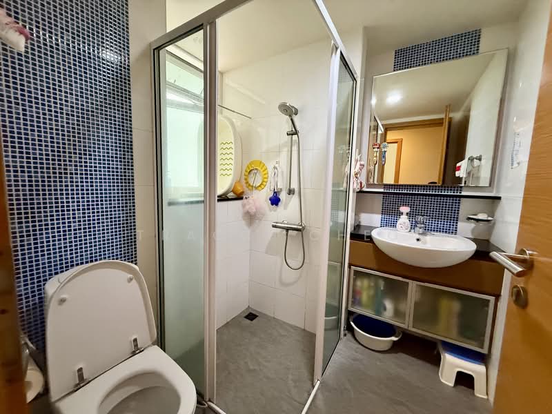 Savannah Condopark, 53 Simei Rise, 3 Bedrooms, 1,227 sqft, Condominium For Rent, by Tracci Cheo, 500114915 - Bathroom - PropertyGuru.com.sg