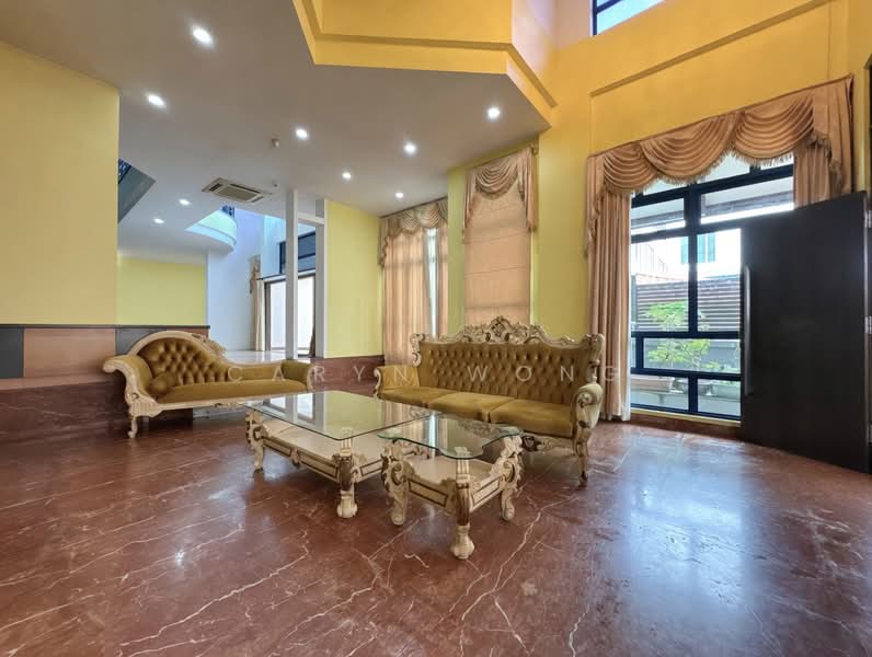 ❤️GIANT⚡️Freehold 3-Storey Semi-D in East Coast Hill w 8 Bedrooms!, Sennett Lane/ Evergreen Avenue/ Upper East Coast Road, 8 Bedrooms, 6,500 sqft, Semi-Detached House For Sale, by Caryn Wong, 500114932 - Living Room - PropertyGuru.com.sg