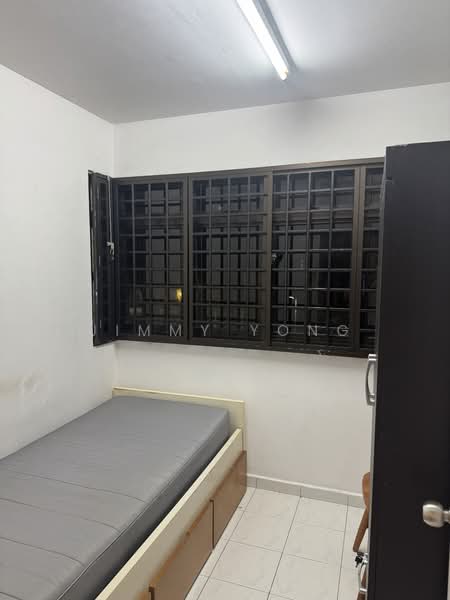 129 Ang Mo Kio Avenue 3, 129 Ang Mo Kio Avenue 3, 2 Bedrooms, 785 sqft, HDB Flat For Sale, by Jimmy Yong, 500114933 - Bedroom - PropertyGuru.com.sg