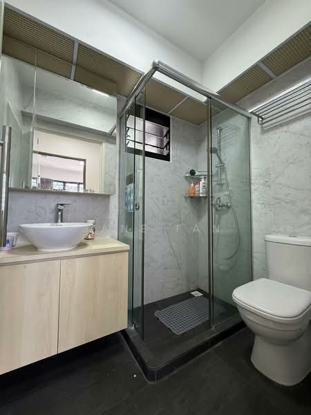 33 Ghim Moh Link, 33 Ghim Moh Link, 3 Bedrooms, 1,000 sqft, HDB Flat For Sale, by Jane Tan, 500114934 - Bathroom - PropertyGuru.com.sg