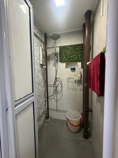 122 Yuan Ching Road, 122 Yuan Ching Road, Room Rental, 120 sqft, HDB Flat For Rent, by Alice Cho Mei Poh, 500114937 - Bathroom - PropertyGuru.com.sg