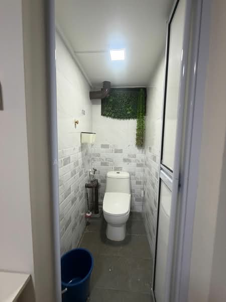 122 Yuan Ching Road, 122 Yuan Ching Road, Room Rental, 120 sqft, HDB Flat For Rent, by Alice Cho Mei Poh, 500114937 - Bathroom - PropertyGuru.com.sg