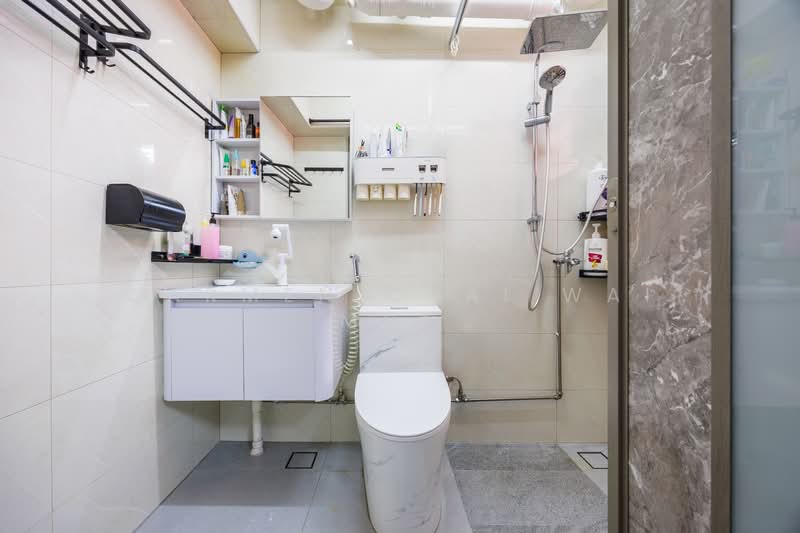 195 Rivervale Drive, 195 Rivervale Drive, 3 Bedrooms, 980 sqft, HDB Flat For Sale, by Carmen Chai Wai Mun, 500114944 - Bathroom - PropertyGuru.com.sg