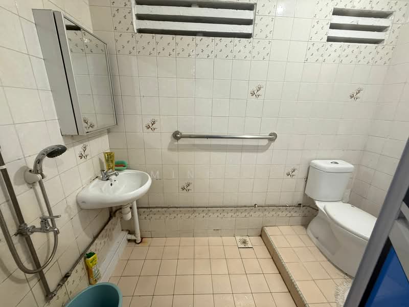 Siglap! Bunglow! $14xxpsf!, Frankel/ Sigalp / Changi rd, 5 Bedrooms, 4,000 sqft, Detached House For Sale, by Ming !, 500114958 - Bathroom - PropertyGuru.com.sg