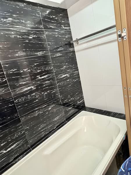 463A Bukit Batok Street 41, 463A Bukit Batok Street 41, 3 Bedrooms, 1,216 sqft, HDB Flat For Rent, by Aretha Lee, 500114966 - Bathroom - PropertyGuru.com.sg