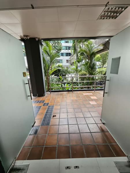Furama City Centre, 60 Eu Tong Sen Street, 377 sqft, Mall Shop For Rent, by Jeff Tey, 500114971 - Balcony - CommercialGuru.com.sg