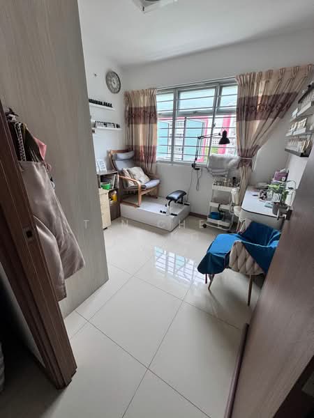 438C Bukit Batok West Avenue 8, 438C Bukit Batok West Avenue 8, 2 Bedrooms, 732 sqft, HDB Flat For Sale, by Tan Chee Hwang, 500114972 - Study - PropertyGuru.com.sg
