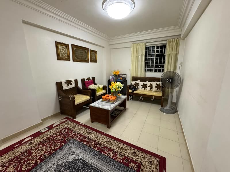 511 Bukit Batok Street 52, 511 Bukit Batok Street 52, 3 Bedrooms, 904 sqft, HDB Flat For Sale, by Syafiq Rauf, 500114983 - Living Room / Bedroom - PropertyGuru.com.sg