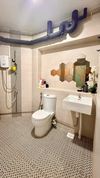 228B Compassvale Walk, 228B Compassvale Walk, 3 Bedrooms, 1,097 sqft, HDB Flat For Sale, by Asyraf Azman, 500114987 - Bathroom - PropertyGuru.com.sg