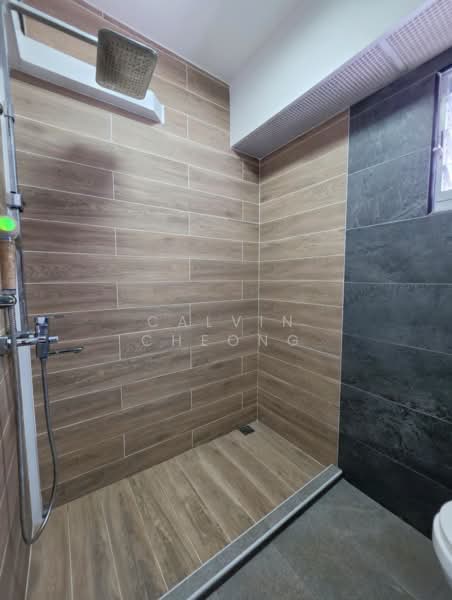 208B Punggol Place, 208B Punggol Place, 3 Bedrooms, 990 sqft, HDB Flat For Sale, by Calvin Cheong, 500114993 - Master Bathroom - PropertyGuru.com.sg