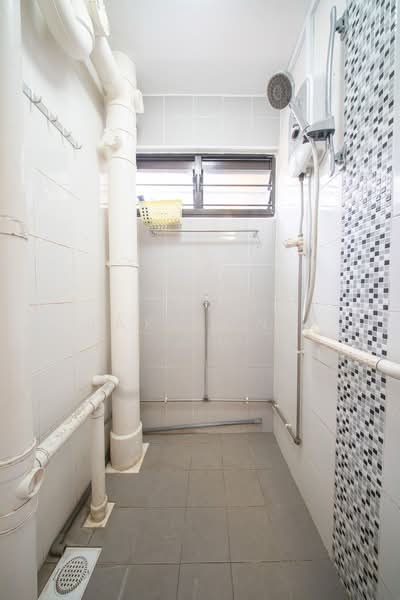 75 Bedok North Road, 75 Bedok North Road, 2 Bedrooms, 635 sqft, HDB Flat For Sale, by Jake Ong, 500114994 - Bathroom - PropertyGuru.com.sg