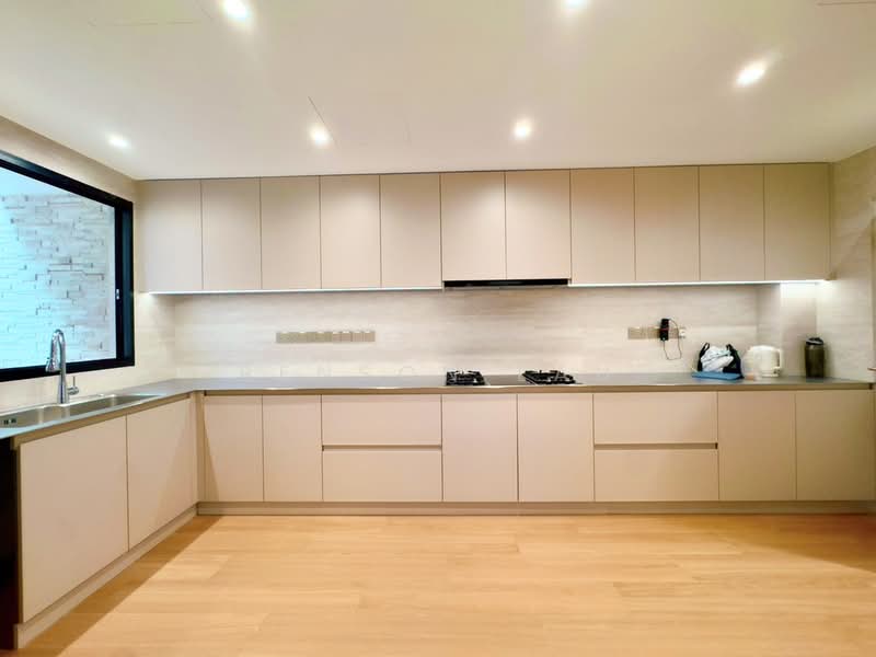 ❤️ Brand New Semi-D @ Holland Grove | TOP Obtained ❤️, , 5 Bedrooms, 8,243 sqft, Semi-Detached House For Sale, by Benson Lau, 500114995 - Kitchen - PropertyGuru.com.sg