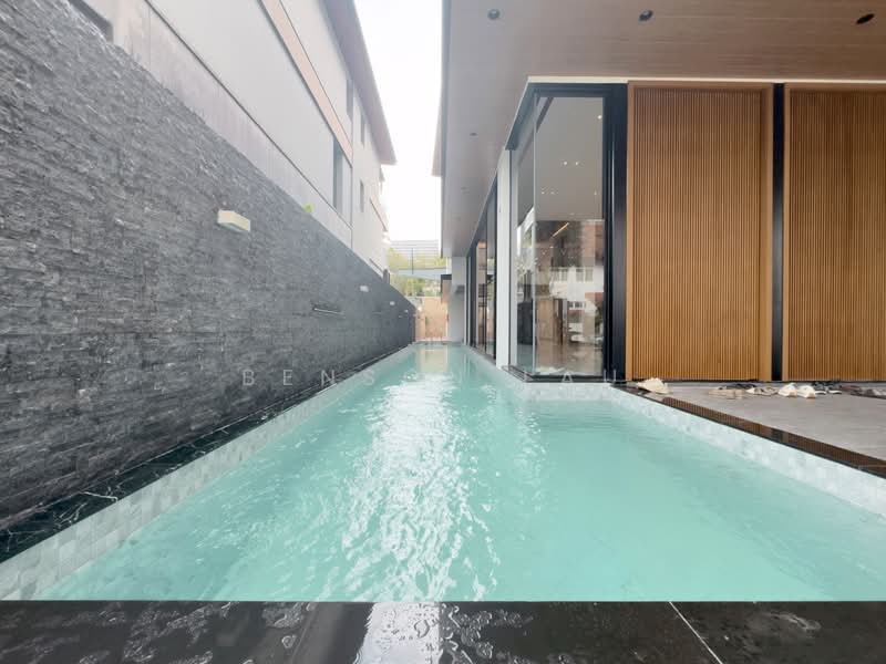 ❤️ Brand New Semi-D @ Holland Grove | TOP Obtained ❤️, , 5 Bedrooms, 8,243 sqft, Semi-Detached House For Sale, by Benson Lau, 500114995 - Exterior - PropertyGuru.com.sg