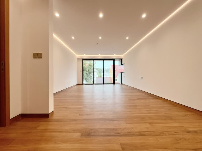 ❤️ Brand New Semi-D @ Holland Grove | TOP Obtained ❤️, , 5 Bedrooms, 8,243 sqft, Semi-Detached House For Sale, by Benson Lau, 500114995 - Living Room - PropertyGuru.com.sg