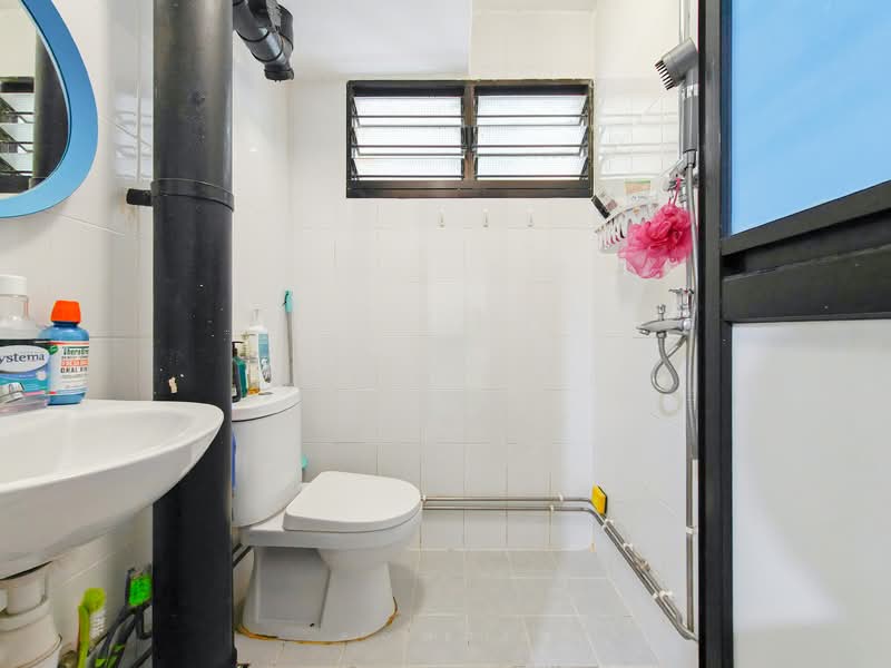 419 Ang Mo Kio Avenue 10, 419 Ang Mo Kio Avenue 10, 2 Bedrooms, 797 sqft, HDB Flat For Sale, by Farah Ali, 500115004 - Bathroom - PropertyGuru.com.sg