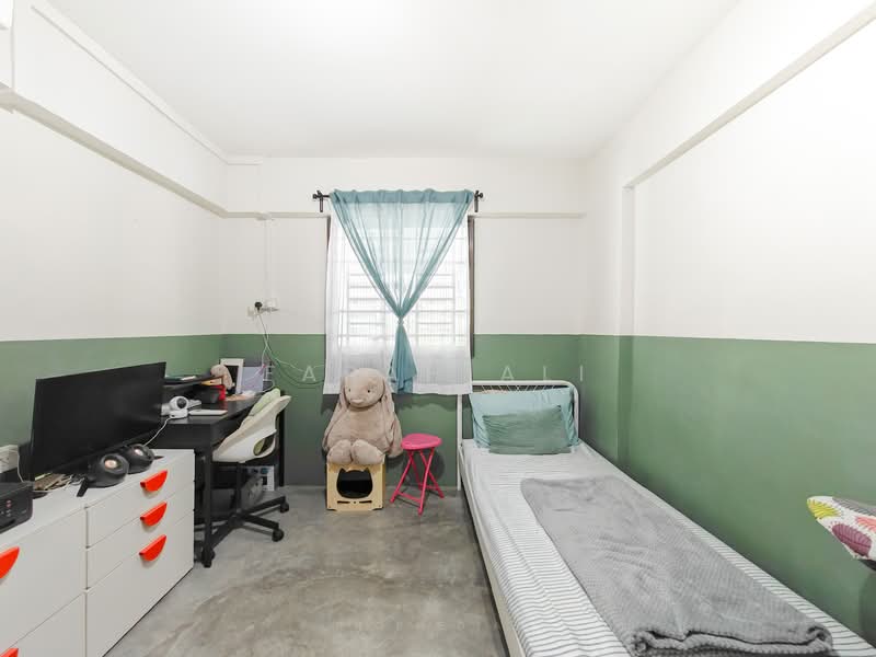 419 Ang Mo Kio Avenue 10, 419 Ang Mo Kio Avenue 10, 2 Bedrooms, 797 sqft, HDB Flat For Sale, by Farah Ali, 500115004 - Bedroom - PropertyGuru.com.sg
